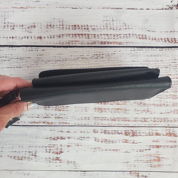 Tahari Black Front Pocket Organizer Wristlet Wallet All in one New with tag - Picture 10 of 14